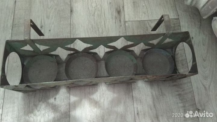 Навесная подставка под цветы