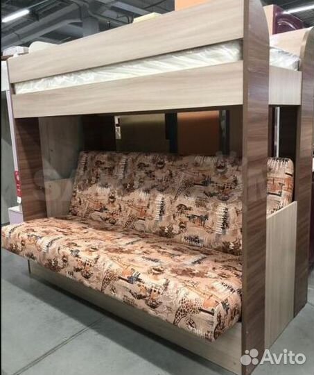 Кровать двухъярусная с диваном