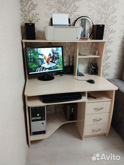 Компьютерный стол