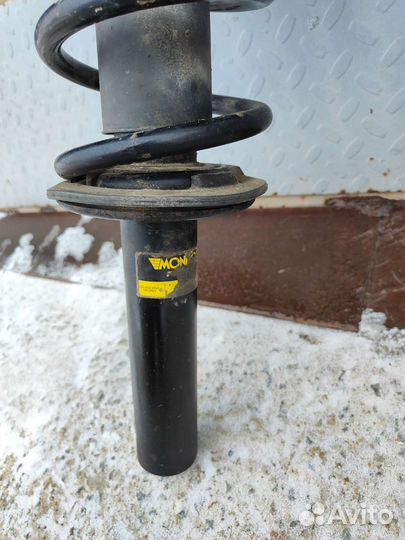 Комплект стоек audi A 4 b8