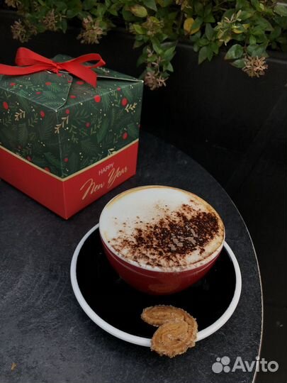 Коробка новогодняя подарочная 12х12х12см