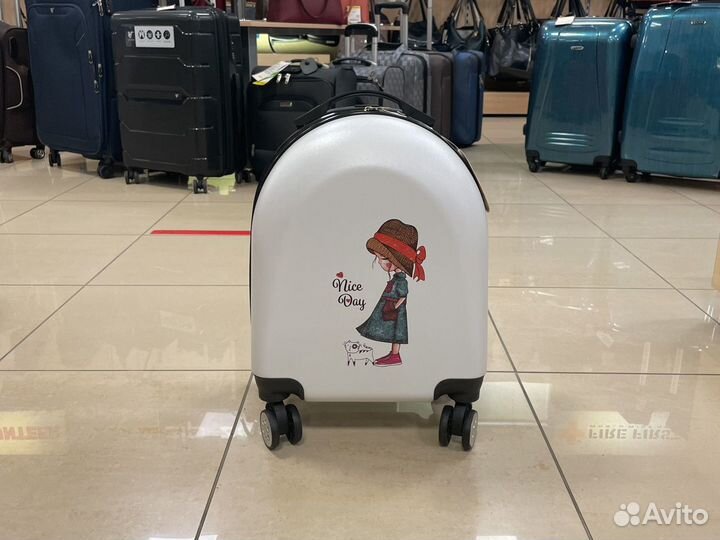 Детский чемодан новый