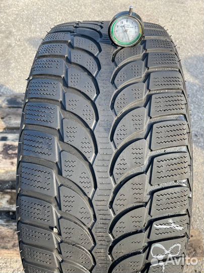 Bridgestone Blizzak LM-32 245/45 R19
