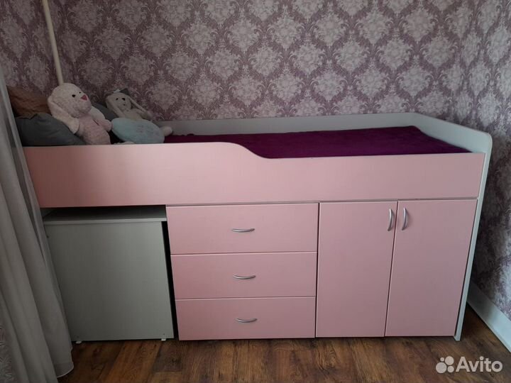 Кровать чердак со столом бу