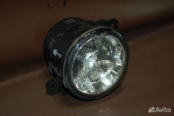 Фара противотуманная правая - Mitsubishi Pajero