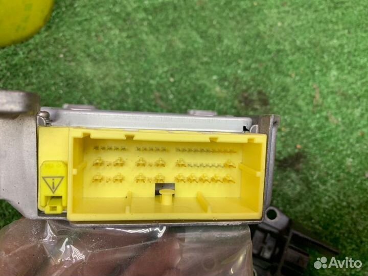 Блок управления airbag Toyota Allion ZRT260 2zrfae