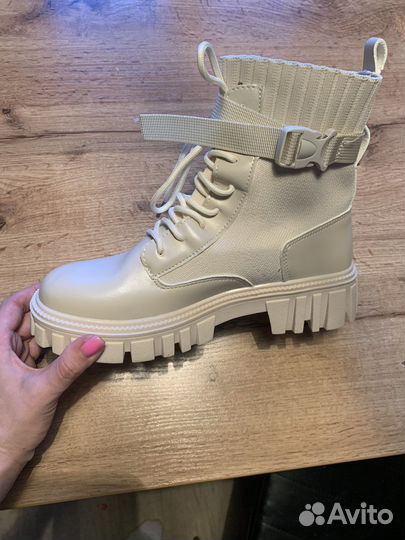 Ботинки бежевые