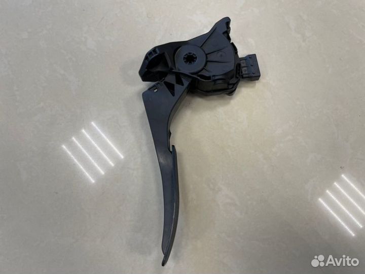 Педаль акселератора Chevrolet Cruze J300 F16D3