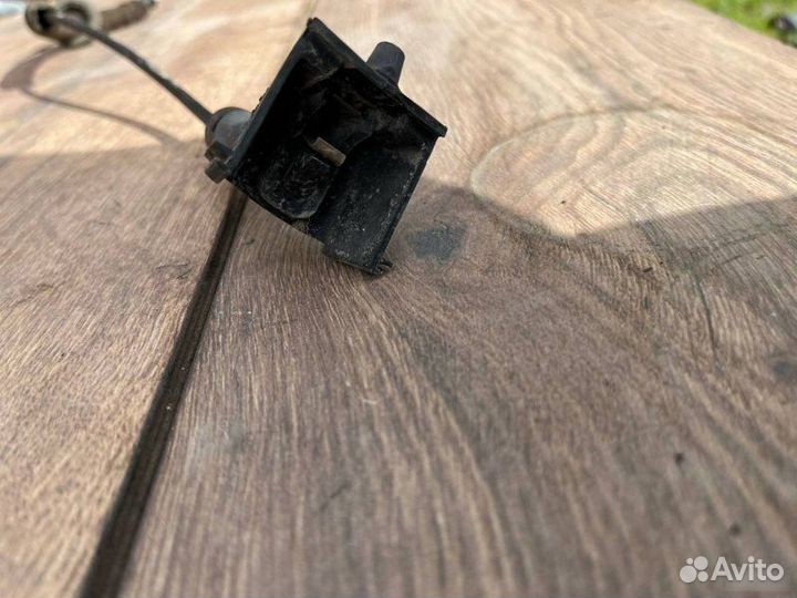 Трос багажника Audi A8 D3 3.2