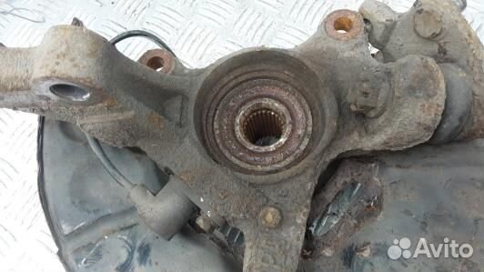 Ступица передняя левая toyota avensis T25 (ADN23K9