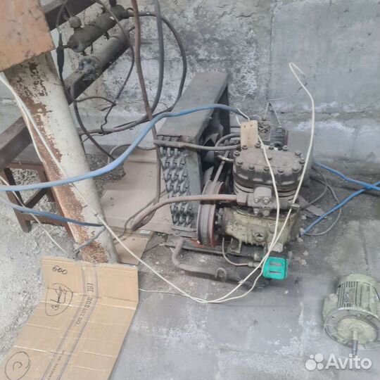 Двигатель и компрессор для холодильной камеры