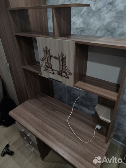 Письменный стол