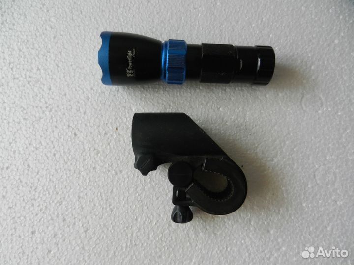 Фонарик и крепеж на руль