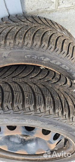Goodyear UltraGrip 215/55 R16 93T