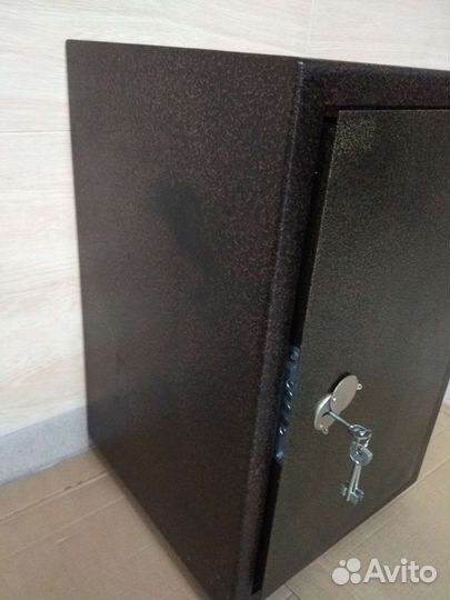 Ящик металлический с замком