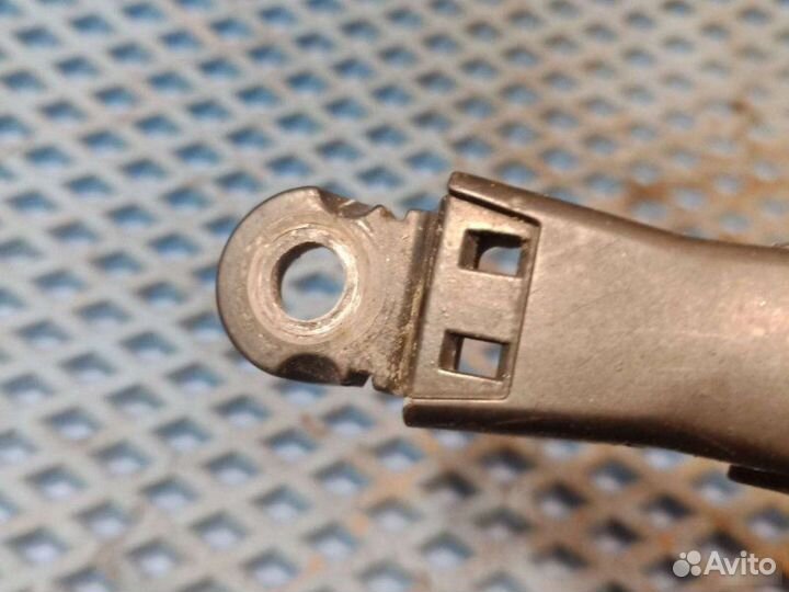 Поводок стеклоочистителя правый Volkswagen Passat