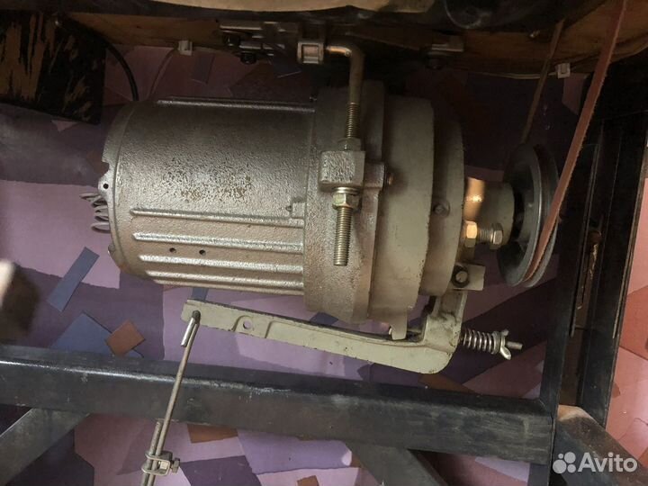 Швейная машина столовая Германия