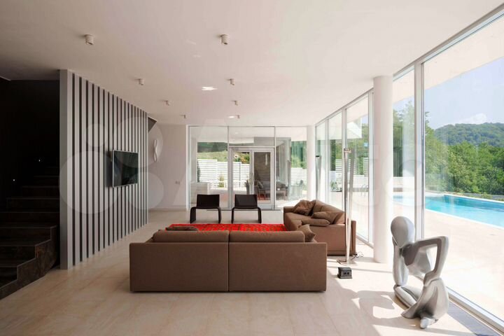 Дом 380 м² на участке 23 сот.