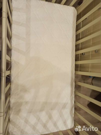 Кроватка детская 120*60 с матрасом и мобилем