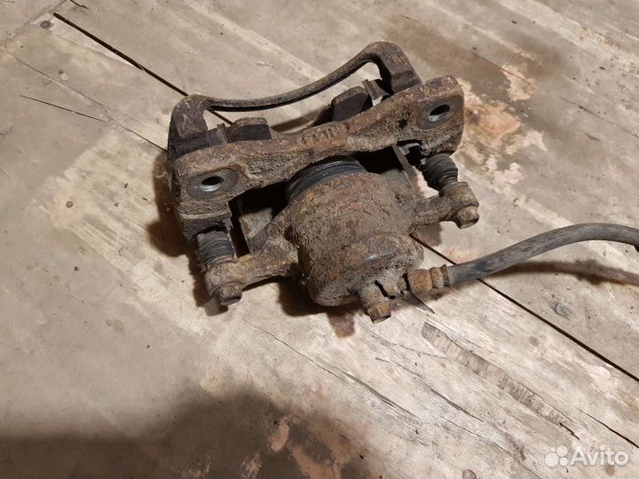 Суппорт тормозной передний Chevrolet lacetti