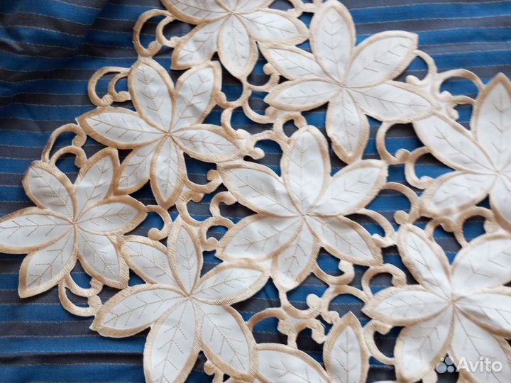 Салфетка с шитьем