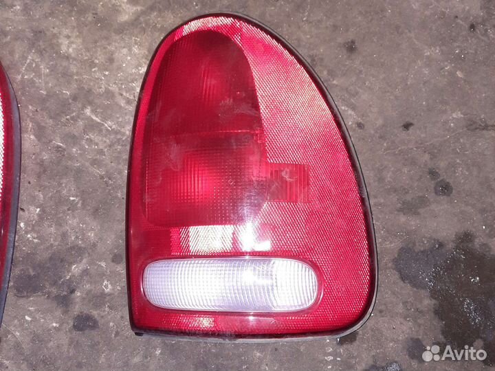 Задний правый фонарь chrysler voyager 3