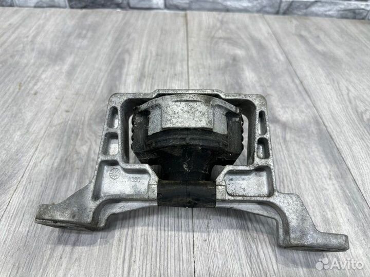 Опора двигателя правая Ford Focus 3 pnda 2012