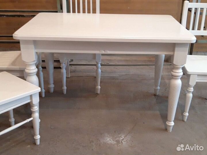 Стол из дерева