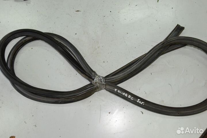 Уплотнитель багажника Volkswagen Touareg 1