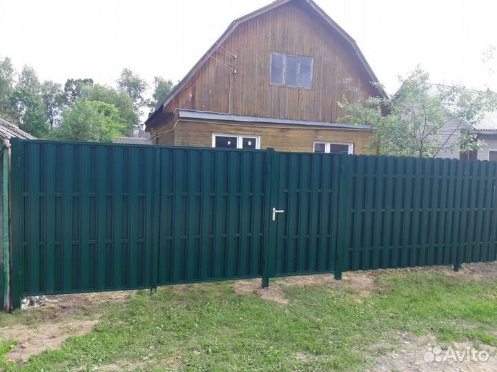 Заборы из евроштакетника под ключ новые
