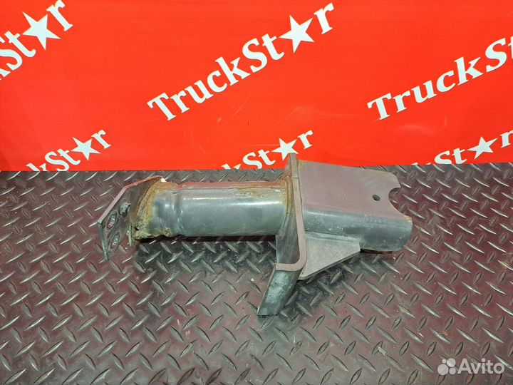 Кронштейн усилителя бампера правый