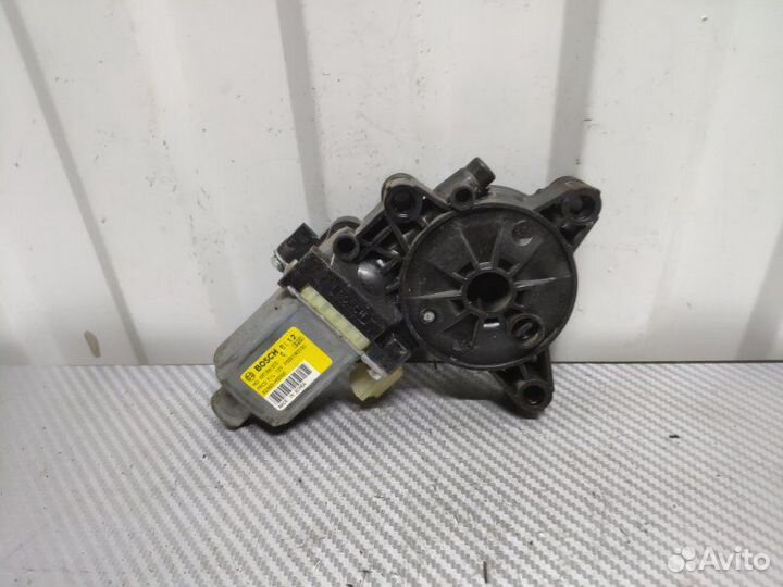 Мотор стеклоподъемника передний правый Hyundai