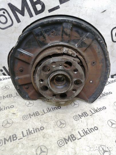 Кулак задний правый Mercdes E-Class W212