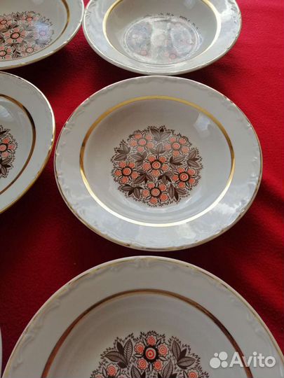 Тарелка глубокая суповая СССР. Красный фарфорист