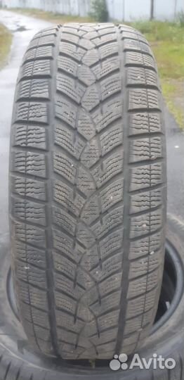 Goodyear UltraGrip Ice SUV 215/60 R17