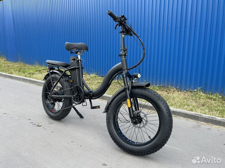 Складной электровелосипед с багажником