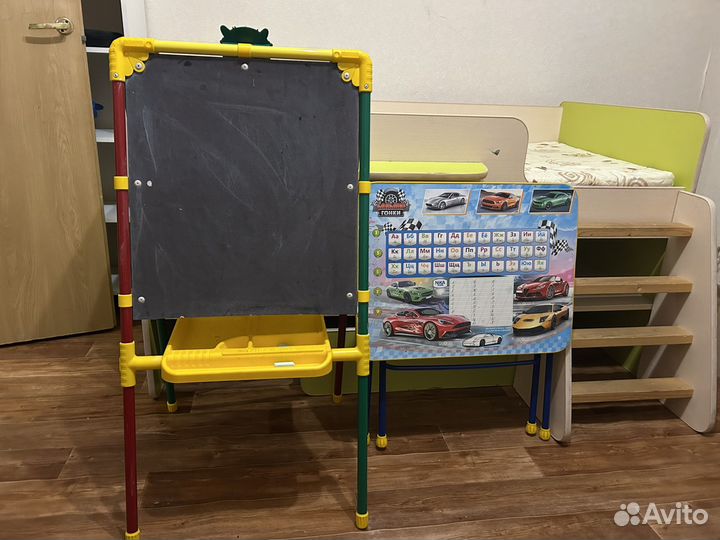 Продам кровать Легенда+ стол