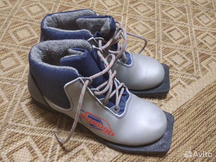 Лыжные ботинки