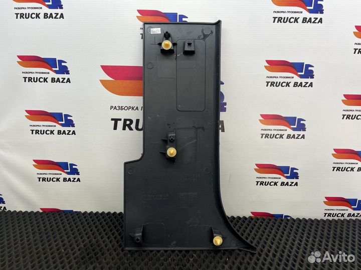 Накладка передней стойки Renault T