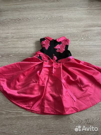 Красивое платье для девочки104 - 110 (2 шт)