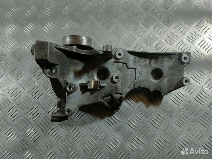 Кронштейн генератора Audi A4 B7 2006 06D903143D