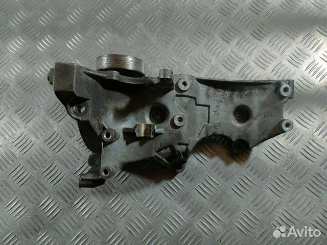 Кронштейн генератора Audi A4 B7 2006 06D903143D
