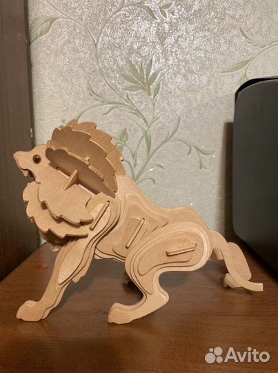 Деревянный лев
