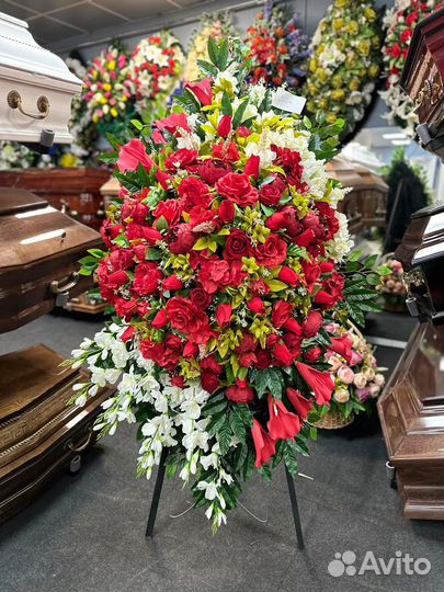 Венки ритуальные, Венки на кладбище