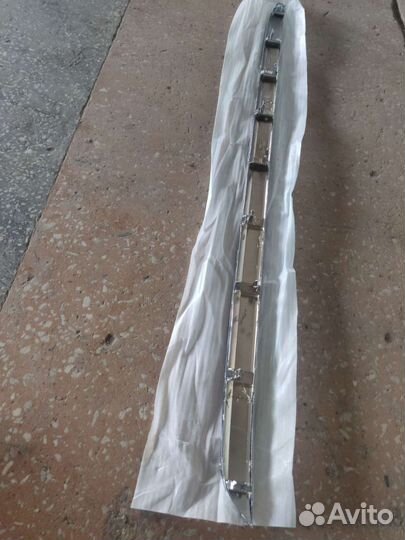 Молдинг заднего бампера Тойота Хайлендер 10-13 г.в