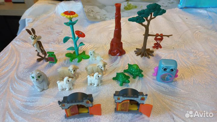 Игрушки киндеры, чупа чупс и пр