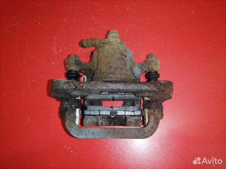 Суппорт задний правый Nissan Qashqai J10 MR20DE