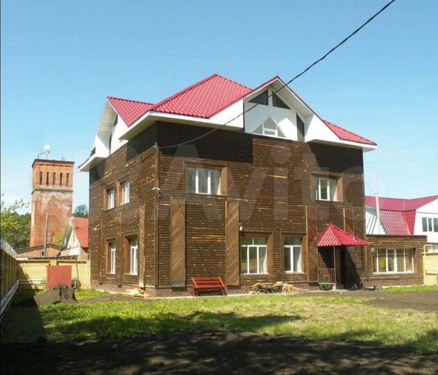 Коттедж 400 м² на участке 10 сот.