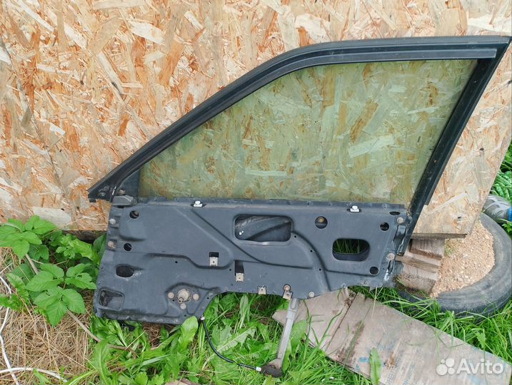 Стекло переднее правое с механизмом Audi 80 b3