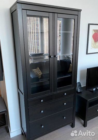 Шкаф витрина Икеа Хемнэс